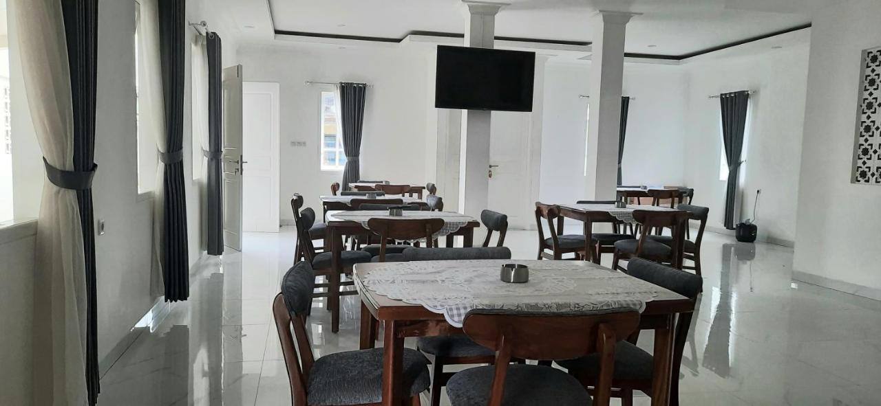 Hotel Wisma Mangurna Dolok Sanggul Экстерьер фото